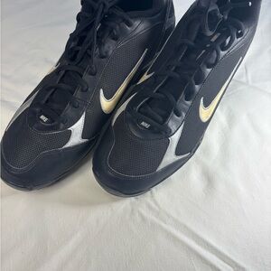 Nike Men's Black and Gold Athletic Shoes
